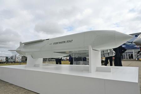 O Storm Shadow — como o míssil é chamado no Reino Unido — e o SCALP, nome usado pela França, são versões da mesma arma, desenvolvida pela fabricante europeia MBDA