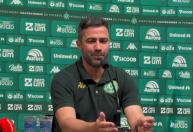 Técnico da Chapecoense manda indireta a jogador do Cruzeiro: 'Pode fazer teatro'