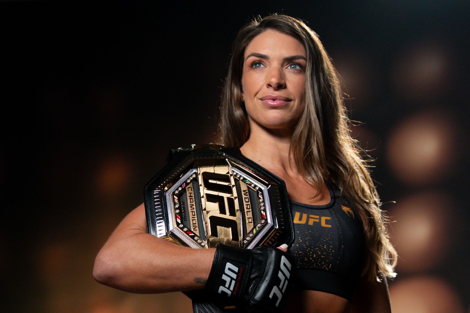 Campeã do UFC, brasileira manda forte recado antes de defesa do cinturão