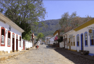 Tiradentes por inteiro: diferentes maneiras de conhecer a cidade mineira