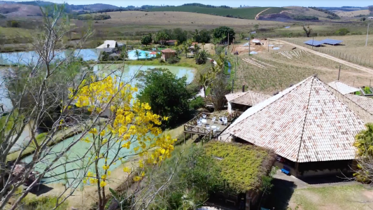 A viagem por São Tiago continua pela rota Entre Fornos e Fazendas, uma experiência que leva o visitante para o interior do município e aproxima turistas das propriedades rurais, dos produtores e das histórias de quem vive no campo