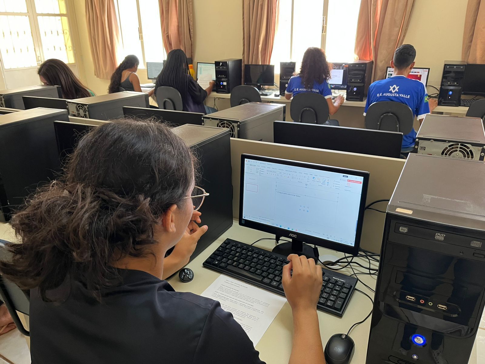 Fundação Fé e Alegria abre inscrições para cursos gratuitos de informática