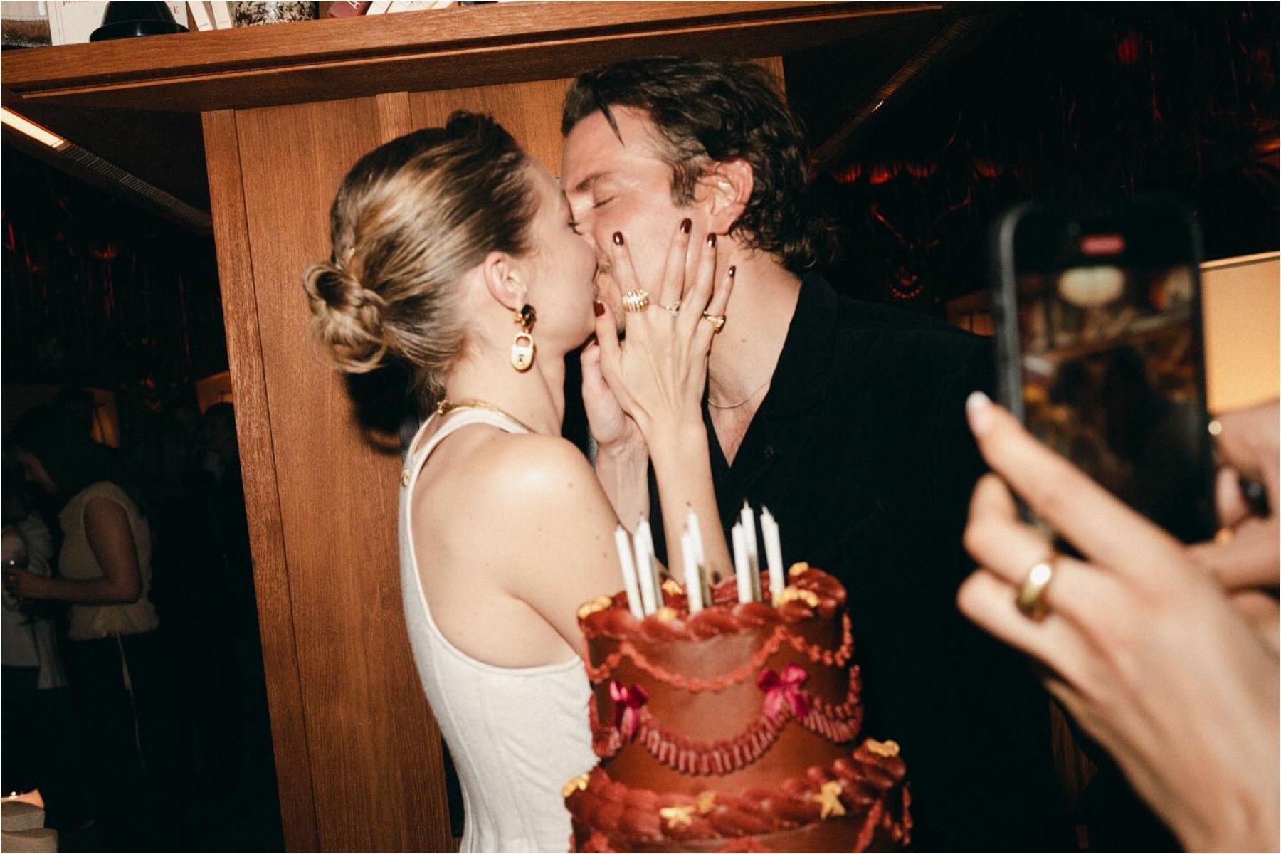 Bradley Cooper e Gigi Hadid se casaram? Anéis combinando acendem rumores