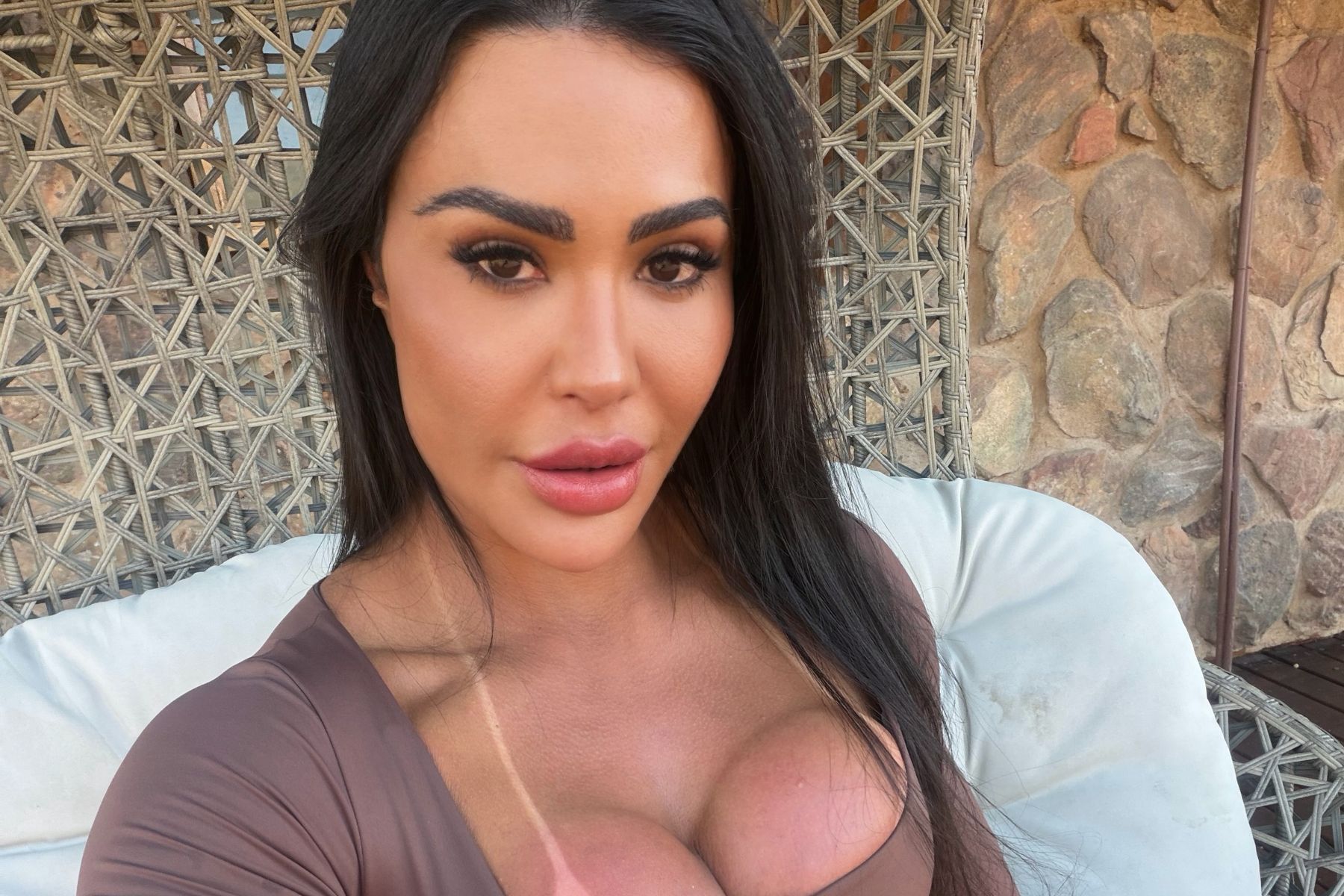 Gracyanne brinca e revela se faria trisal com Viviane Araújo e Belo em novela