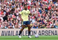 Arsenal leva golaço, perde para o Betis e brasileiro é vaiado em amistoso