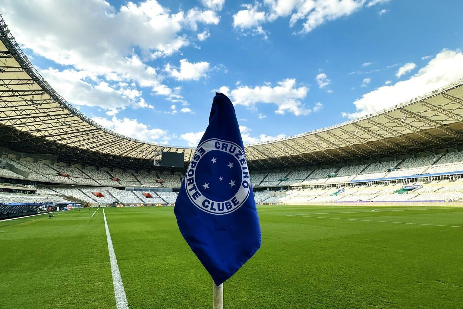 CBF envia ofício ao Cruzeiro e alerta sobre proibição de anúncios de bets no Mineirão