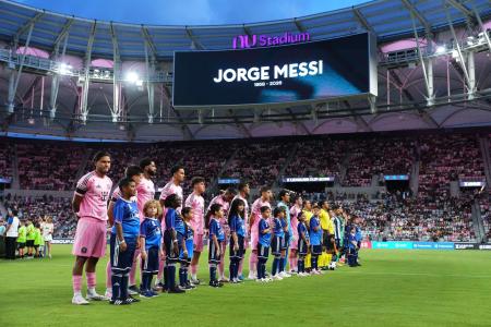 Jorge Messi, pai de Messi, é homenageado antes de Inter Miami e Monterrey