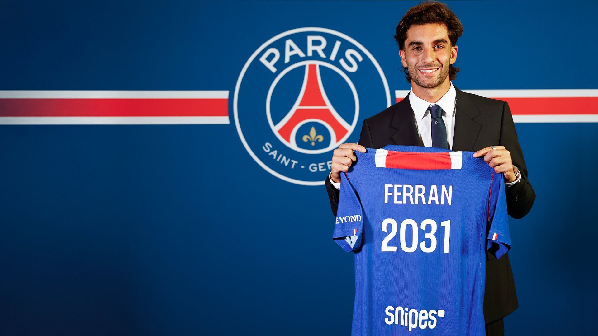 PSG anuncia contratação de Ferran Torres, ex-Barcelona e campeão mundial pela Espanha