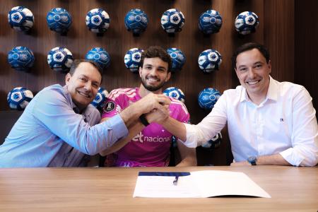 Pedro Lourenço, Otávio e Pedro Junio em renovação de contrato do goleiro no Cruzeiro