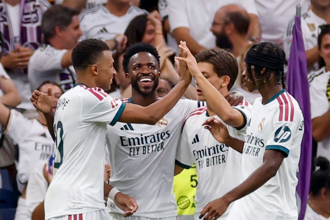 Vini Jr. dá assistência, Real Madrid goleia Málaga e segue 100% em La Liga