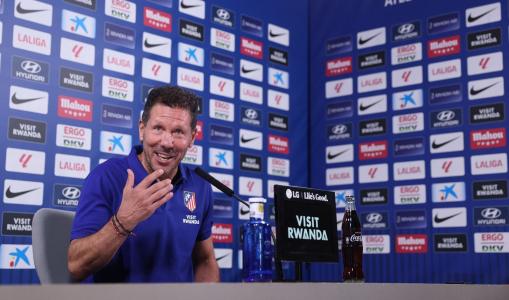 Diego Simeone em entrevista coletiva pelo Atlético de Madrid em 28 de agosto de 2026