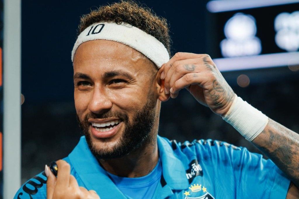Provocação? Neymar explica faixa e abre o jogo sobre relação com Memphis