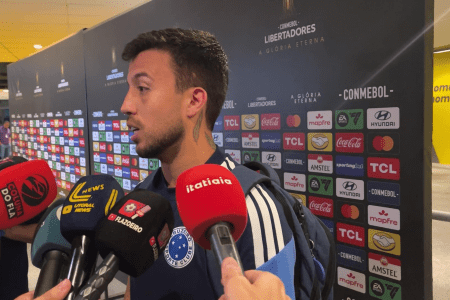 Matheus Henrique, volante do Cruzeiro, em entrevista na zona mista do Mineirão