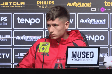 Emprestado pelo Atlético, Ivan Román foi apresentado pelo Colo-Colo