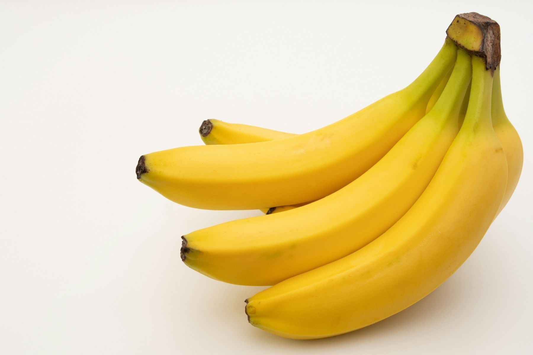 Não é na geladeira, nem na fruteira: o melhor jeito de guardar as bananas