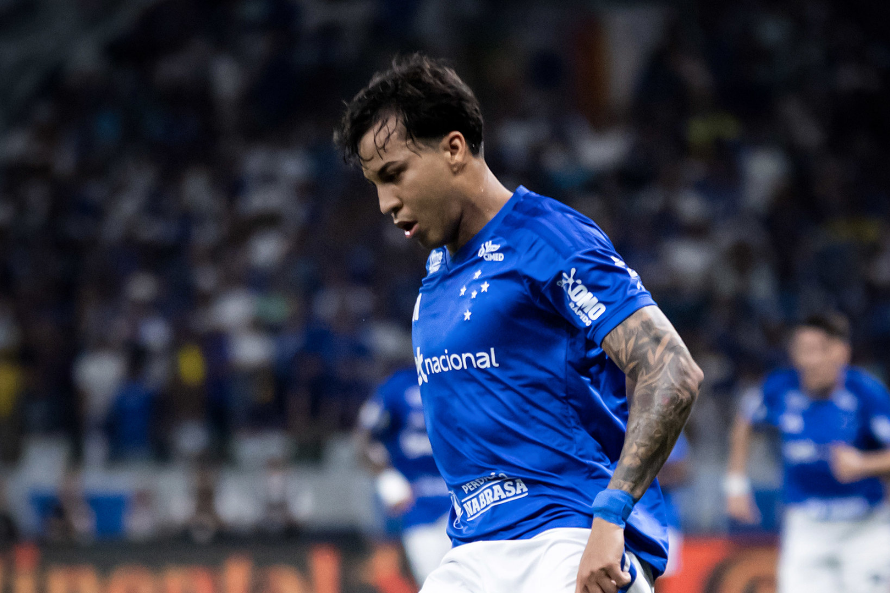 Comentarista da Globo dispara sobre Kaio Jorge, do Cruzeiro: 'Cara de deboche'