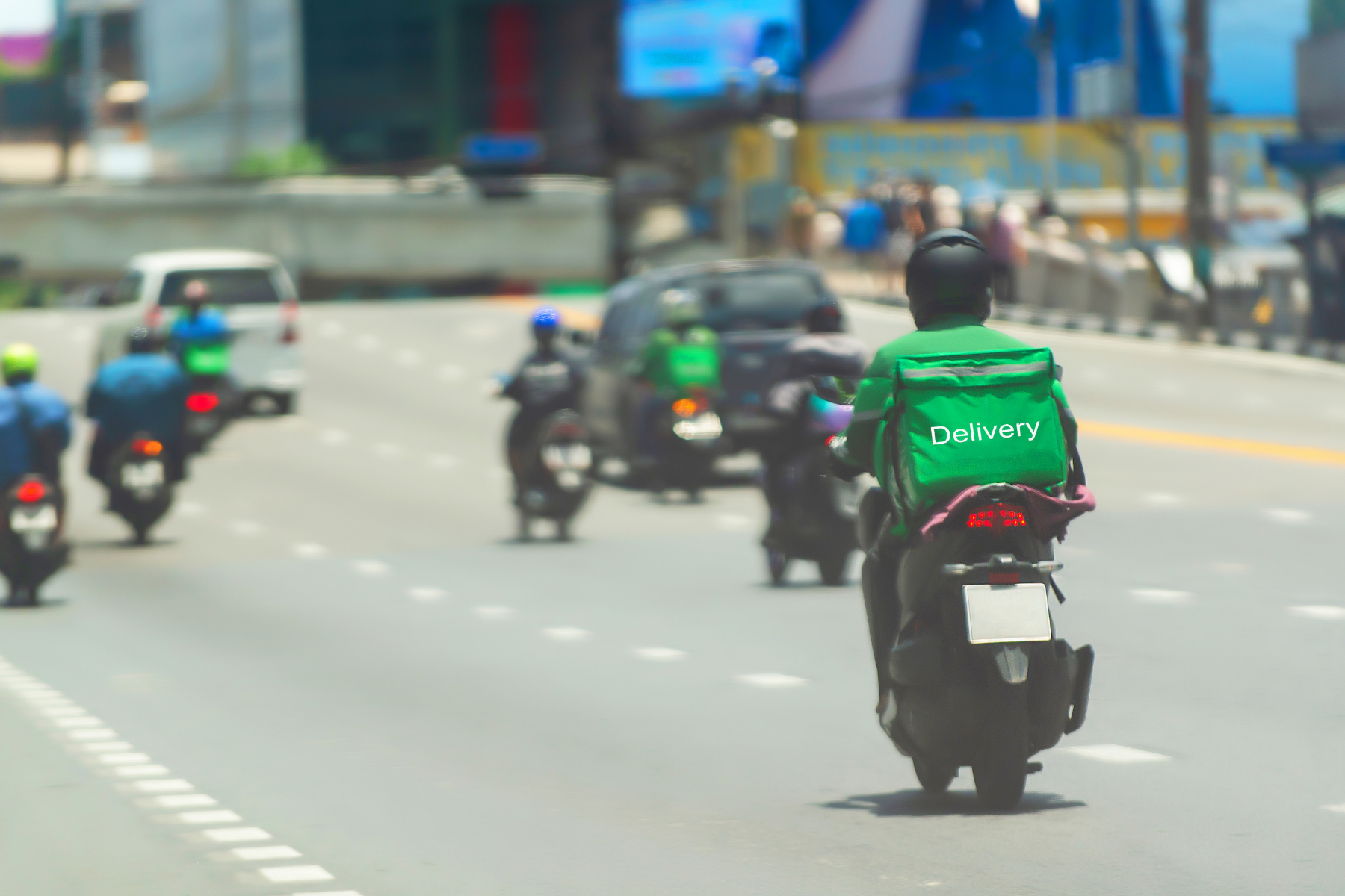 Contra a precarização do trabalho, motoboys recebem aumento salarial e seguro na Austrália