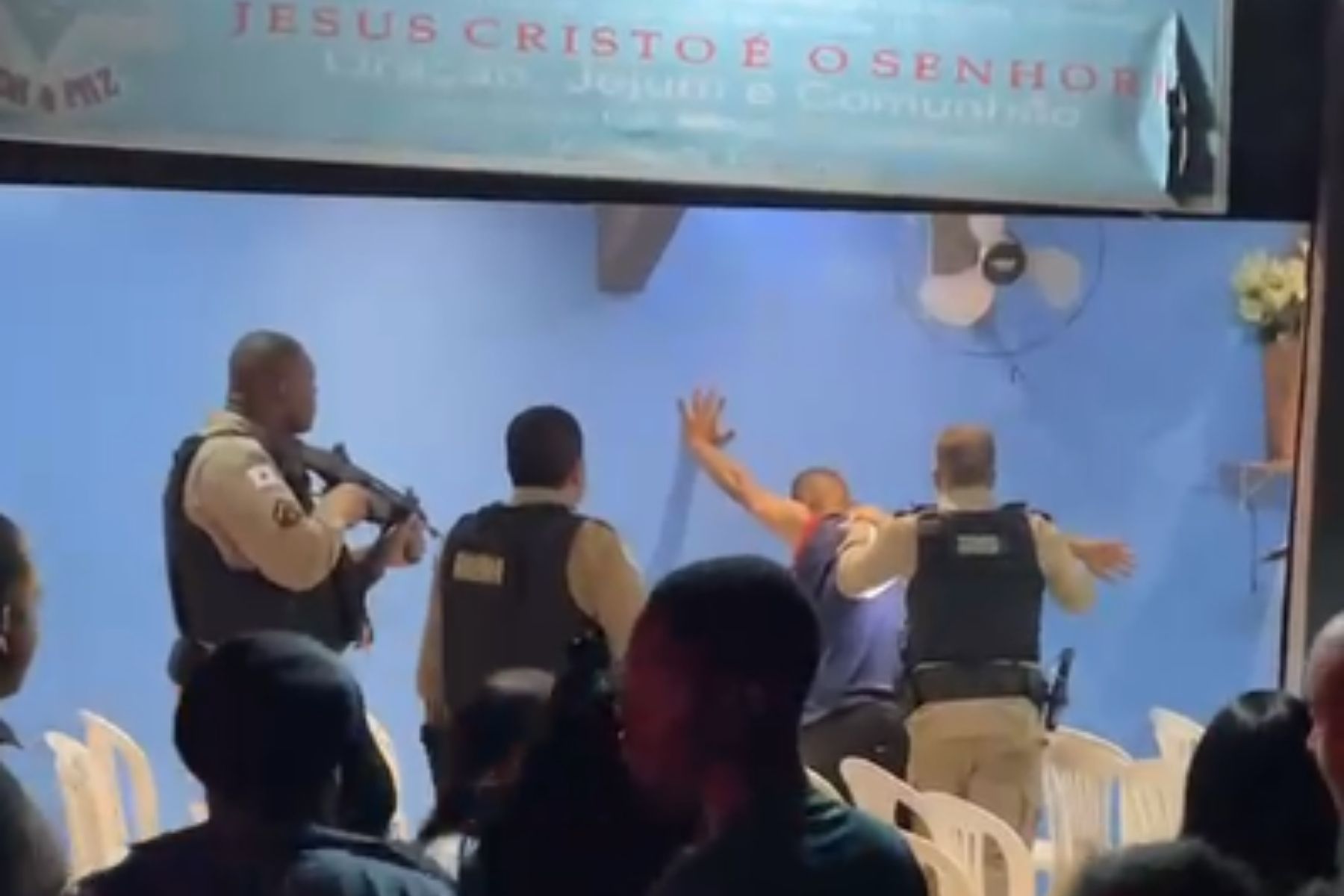 Homem é preso em igreja após atirar contra companheira em Nova Lima, na Grande BH