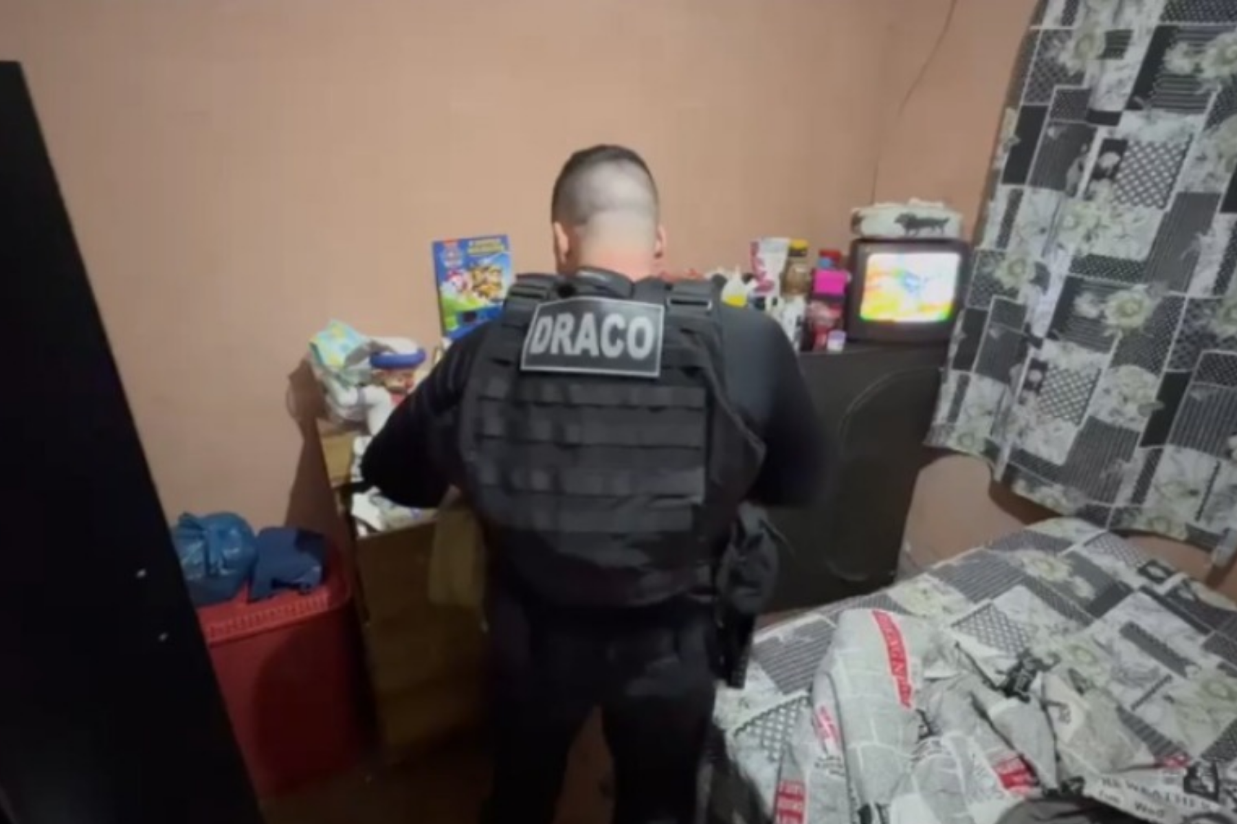 Operação mira esquema de entrada de celulares e drogas em presídio