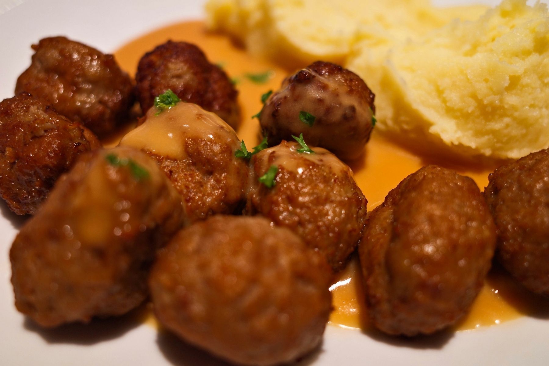 Nada de pão e ovos: 5 ingredientes para adicionar à carne moída e preparar almôndegas