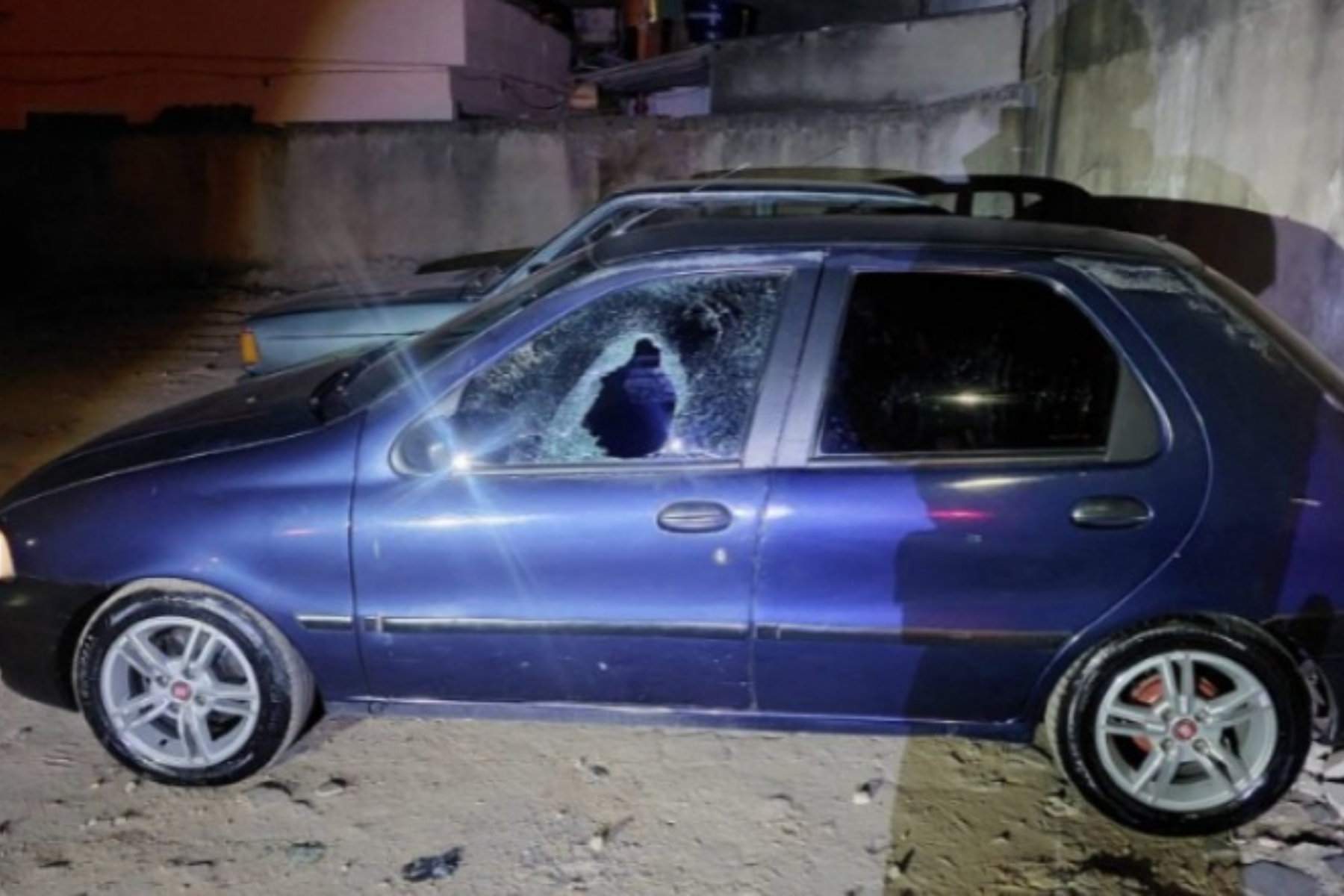 Casal é preso após deixar bebê sozinha em carro para ir a baile funk na Grande BH