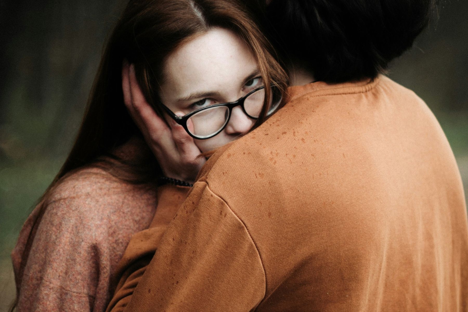 O que significa quando uma pessoa não quer abraçar ou ser abraçada, segundo a psicologia