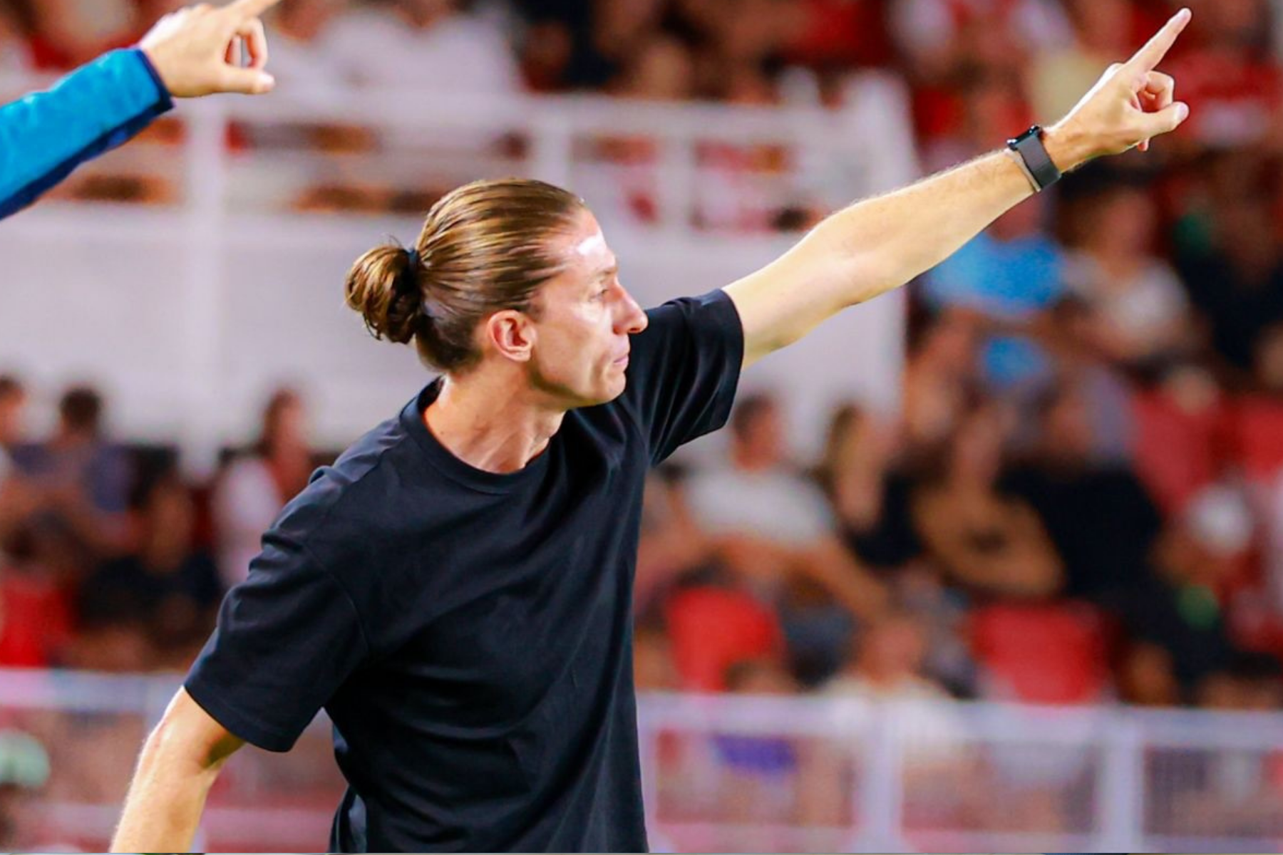 Monaco, de Filipe Luís, vence, segue 100% e lidera o Campeonato Francês