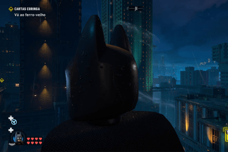 Detalhes da água escorrendo pelo capacete do Batman • João Pedro Andrada/Itatiaia