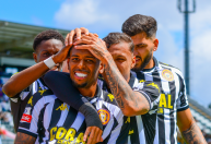 Campeão pelo Cruzeiro celebra primeiro gol por clube europeu, e meia do Atlético reage