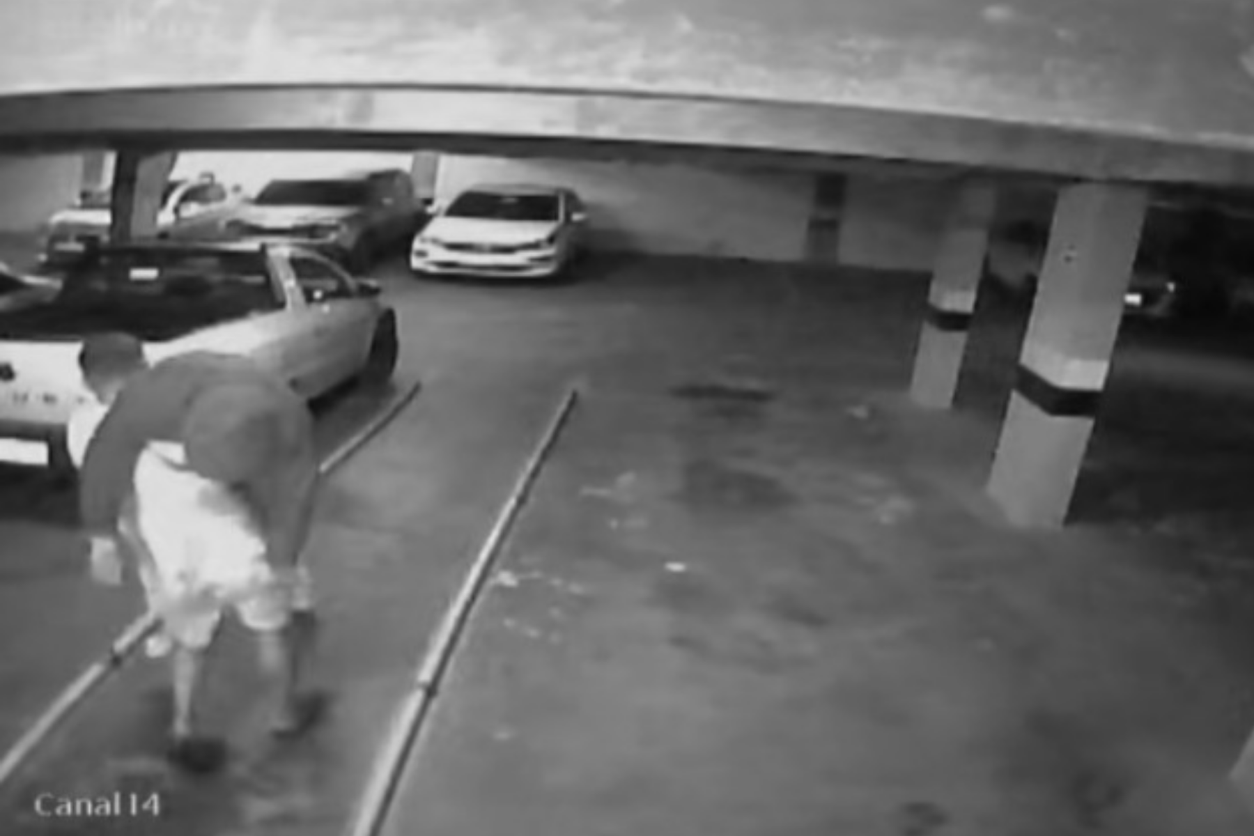 Caso da capitã morta em BH: novo vídeo mostra sargento carregando a companheira desacordada