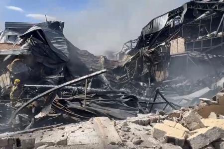 Incêndio em fábrica de BH: bombeiros fazem queima residual de gás para segurança