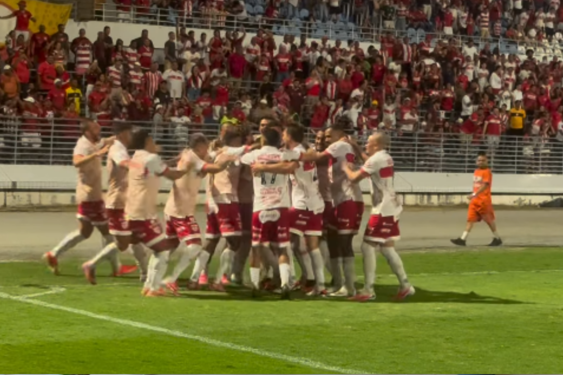 Com emoção até no último lance, CRB vence Criciúma e entra no G6 da Série B