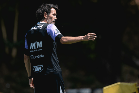 Barba Domínguez durante treino do Atlético na Cidade do Galo