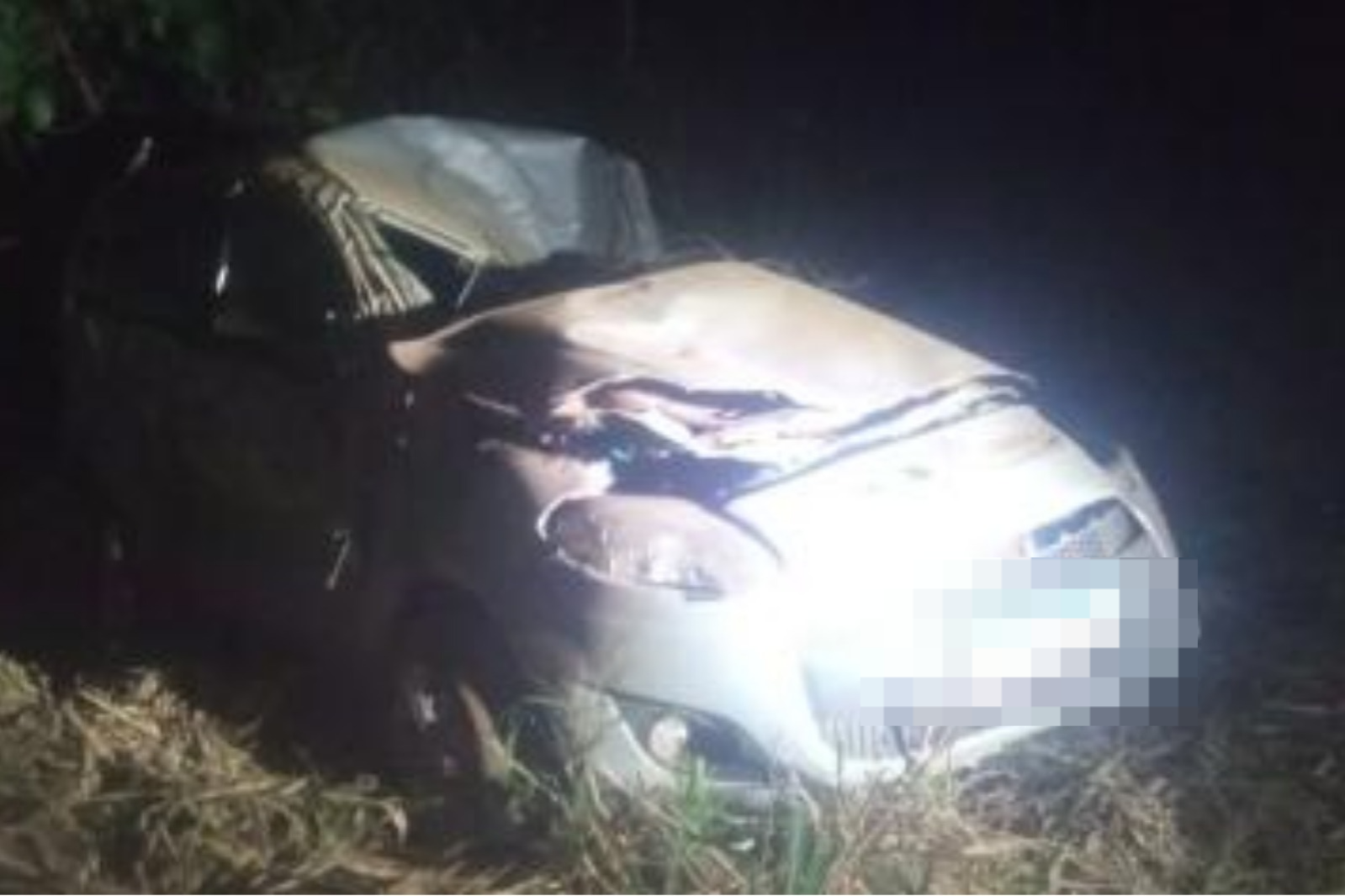 Mãe e filho morrem após carro capotar em rodovia de Mato Grosso