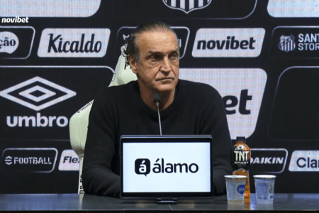 Cuca, técnico do Santos, em entrevista coletiva na Vila Belmiro