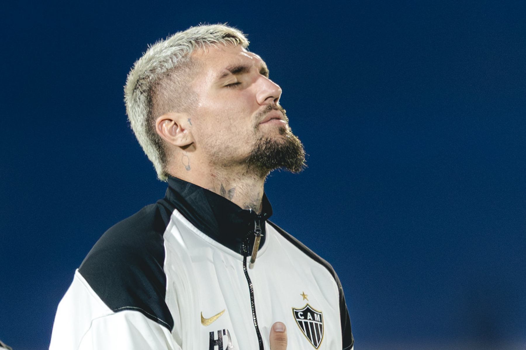 Atlético avalia ida ao mercado nesta janela após lesão de Lyanco