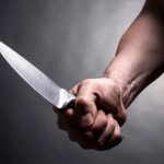 Mulher é morta com golpe de faca do marido na frente dos filhos e de um policial no ES