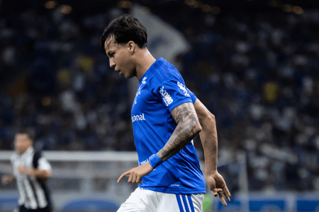 Kaio Jorge em ação no clássico entre Cruzeiro e Atlético no Mineirão pela Copa do Brasil 2026