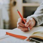 O que a psicologia diz sobre escrever misturando letras maiúsculas e minúsculas