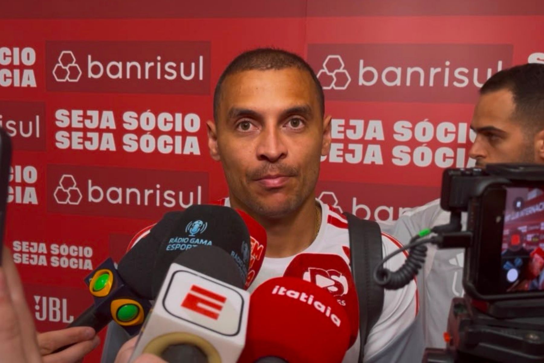 Alan Patrick, do Inter, reage à pressão do Corinthians e pede 'arbitragem neutra'