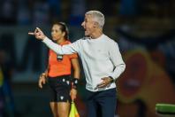 Luís Castro rebate especulações sobre rescisão no Grêmio: 'Falta de respeito'
