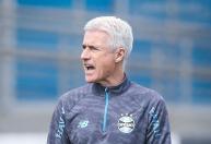 Luís Castro prepara Grêmio para duelo decisivo com Mirassol pela Copa do Brasil