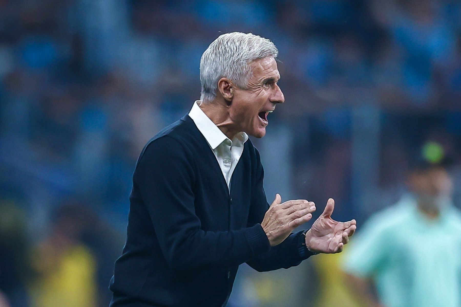Luís Castro, do Grêmio, detona calendário do futebol brasileiro: 'Violência extrema'