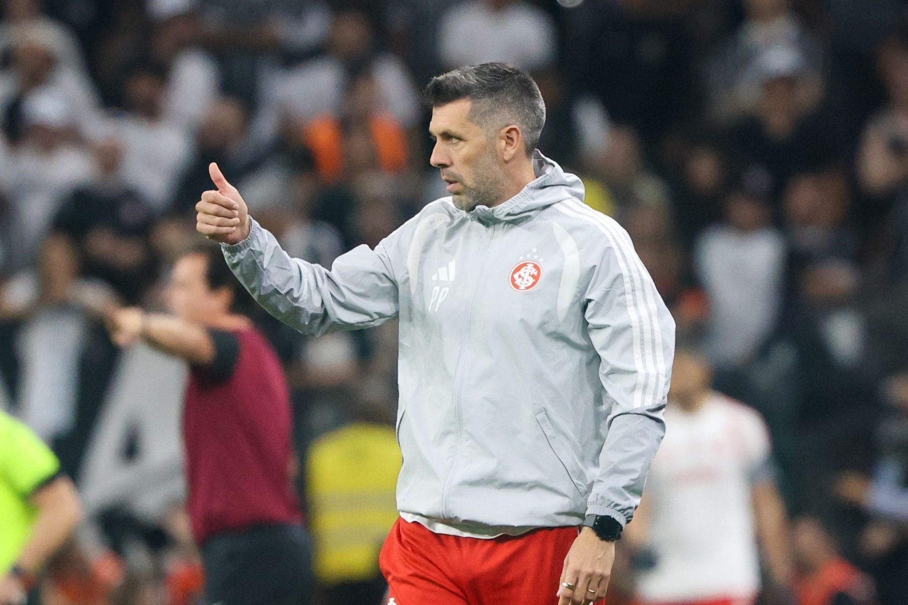 Pezzolano é direto sobre reforços e elenco do Inter após avanço na Copa do Brasil