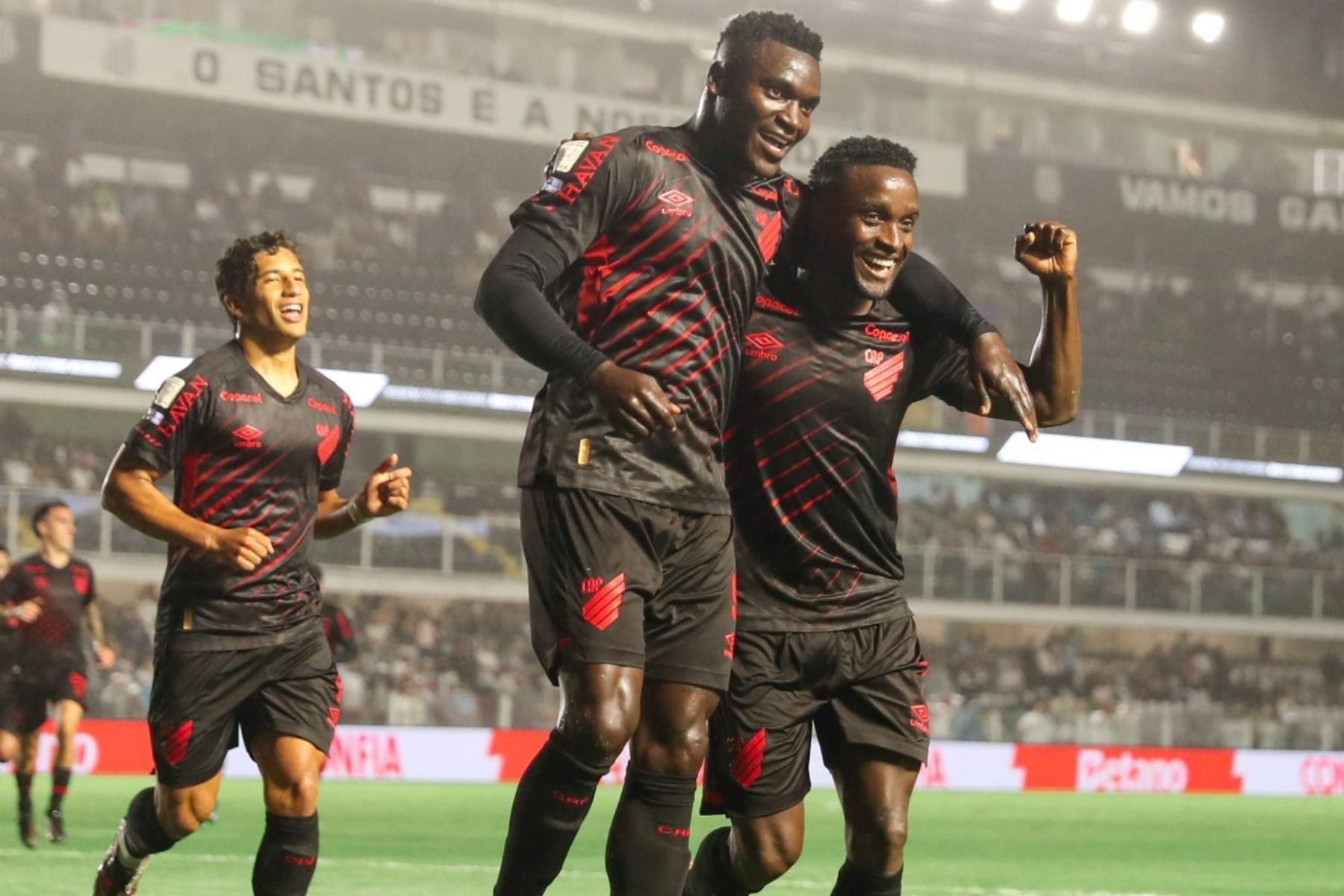 Athletico-PR espanta fantasma da Série B e sonha com Libertadores em 2027