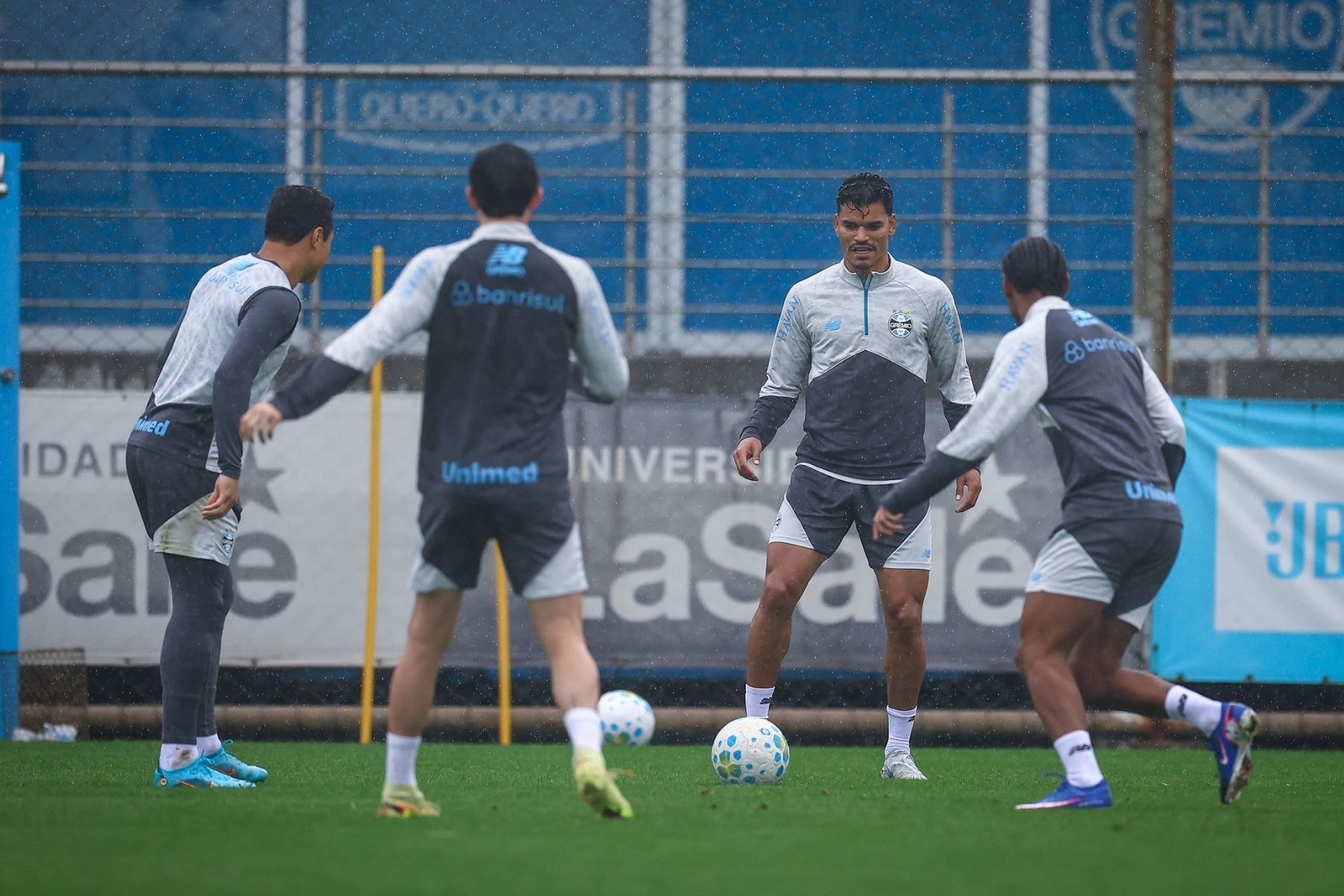Luís Castro pode modificar todos os setores do Grêmio contra o RB Bragantino
