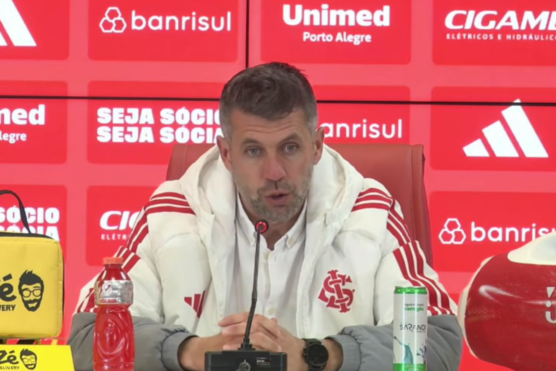 Inter: Pezzolano assume responsabilidade e explica zagueiro como atacante contra Atlético
