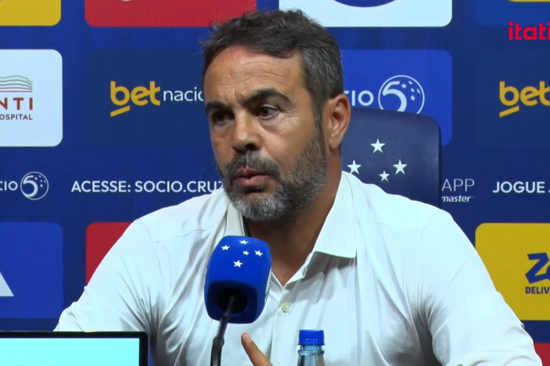 Artur Jorge celebra vitória do Cruzeiro em ‘resposta’ à eliminação para o Flamengo