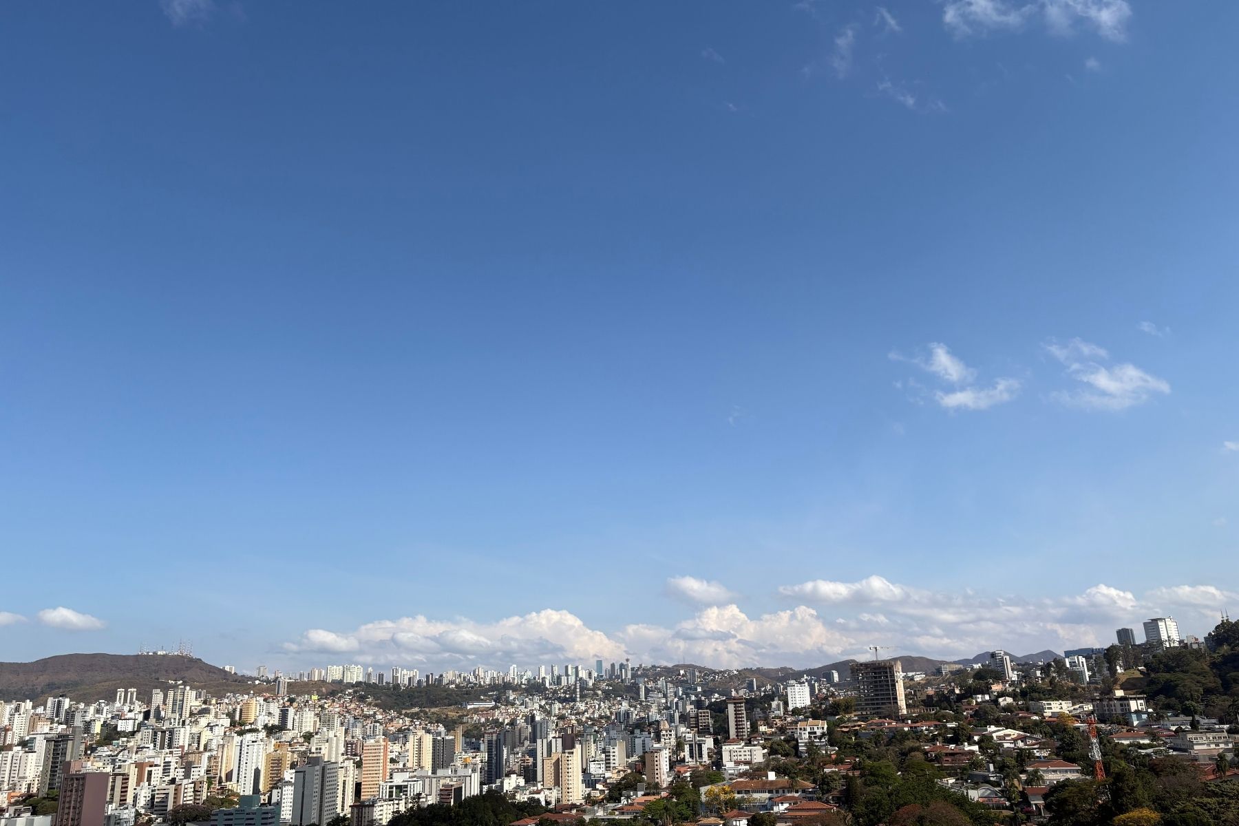 Calor continua neste sábado (29) em BH? Veja previsão do tempo