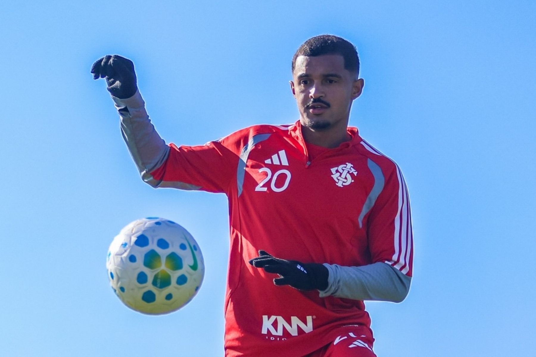 Inter libera zagueiro para acertar com o futebol russo